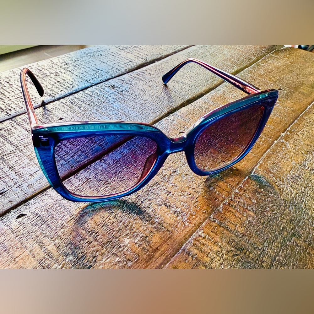 Elegant Women's Sunglasses in Blue and Red